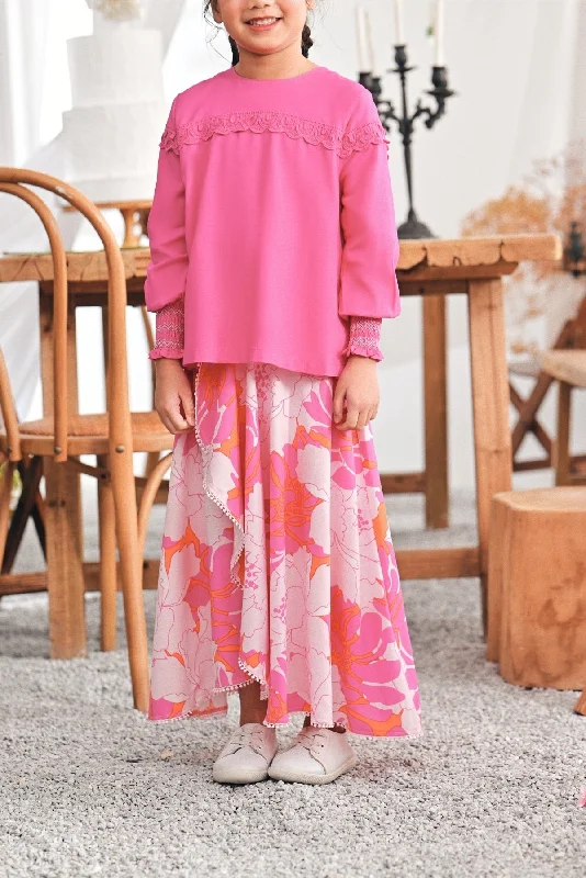 The Mimpian Ruffle Wide Skirt - Fantasy button skirt front
