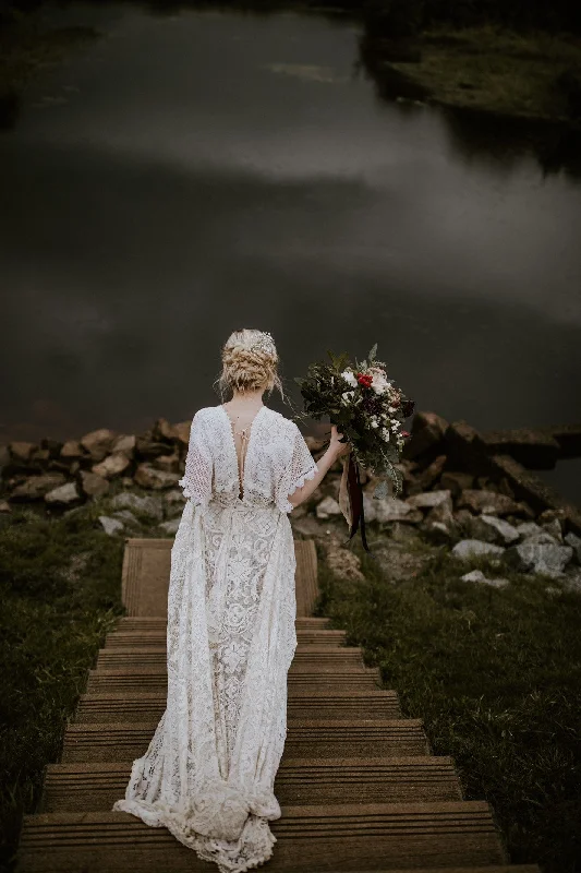 The Light In Your Heart Dress featuring bride Elise and Photos by Angela Ruscheinski Tunics Sophisticated sleek The Light In Your Heart Dress featuring bride Elise and Photos by Angela Ruscheinski Tunics Sophisticated sleek
