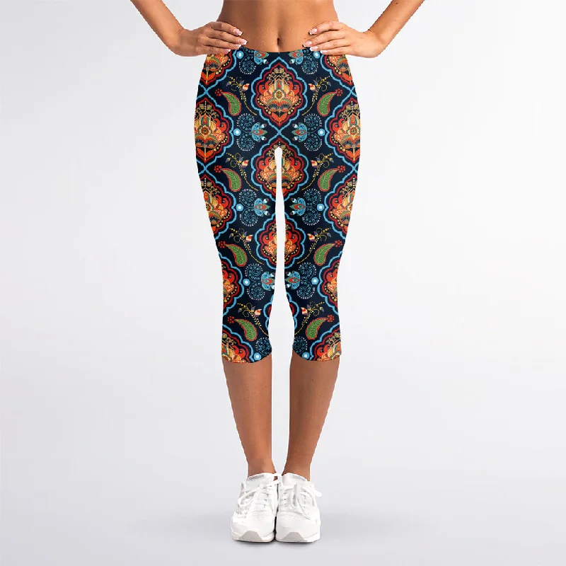 Indian Floral Paisley Pattern Print Women's Capri Leggings Stylish Patterned Active Leggings Indian Floral Paisley Pattern Print Women's Capri Leggings Stylish Patterned Active Leggings